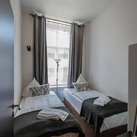 Cozy At Main Station Apartman